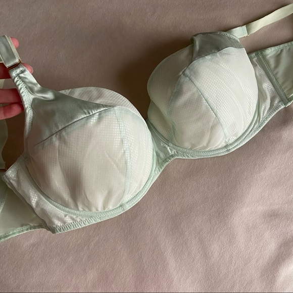 All Undone Ariel Bra 34GG - Picture 2 of 11